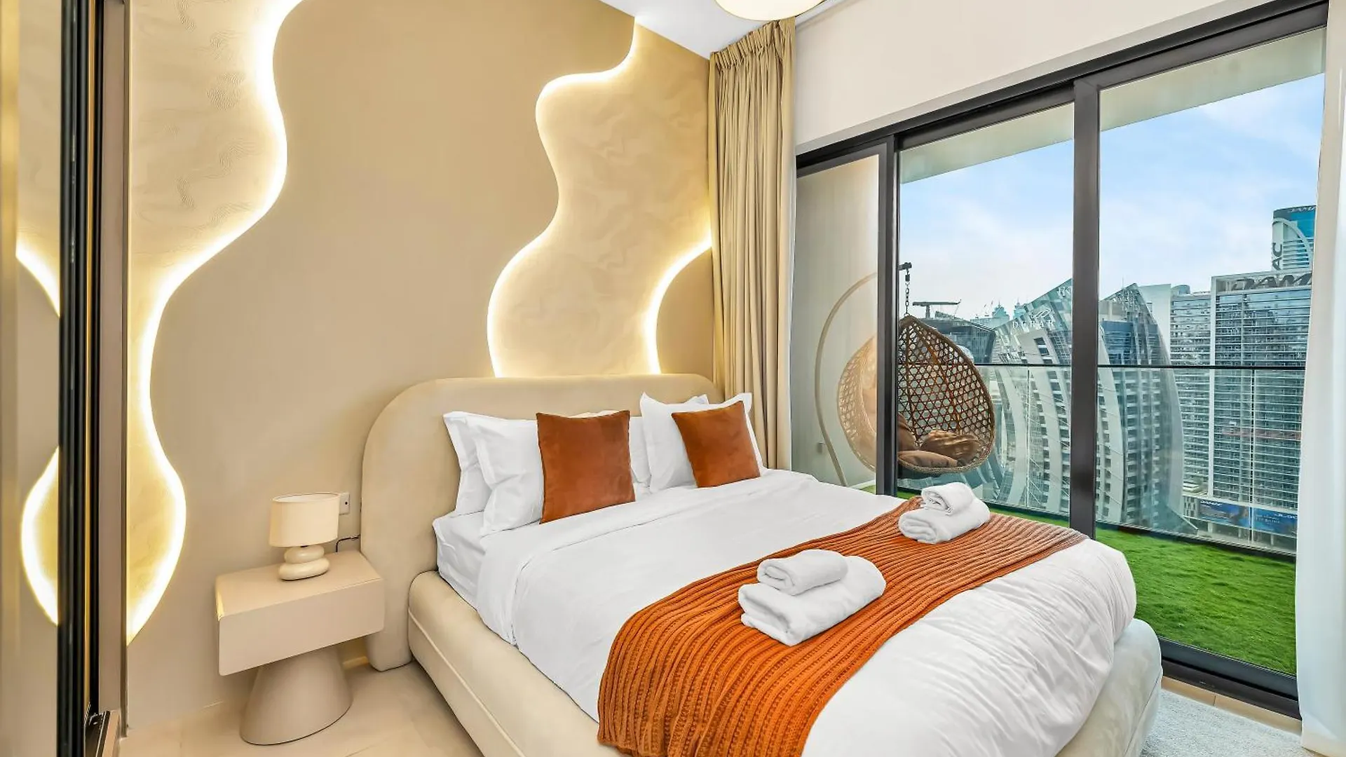 Burj Khalifa And Canal Views 2Bdr Dubai Apartment